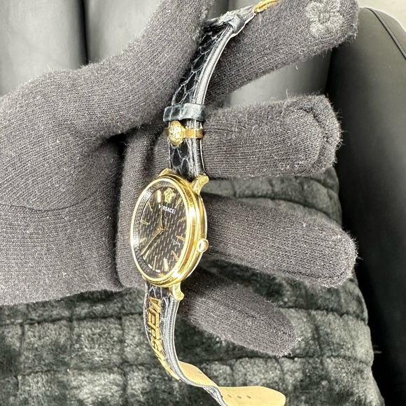 VERSACE 
V-Circle Strap Watch - Picture 5 of 5
